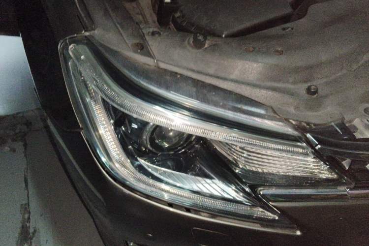Used Toyota Reiz 2013 2.5S Elite Edition Right Front Headlight