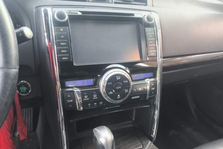 Used Toyota Reiz 2013 2.5V Elite Edition Audio And AC Panel