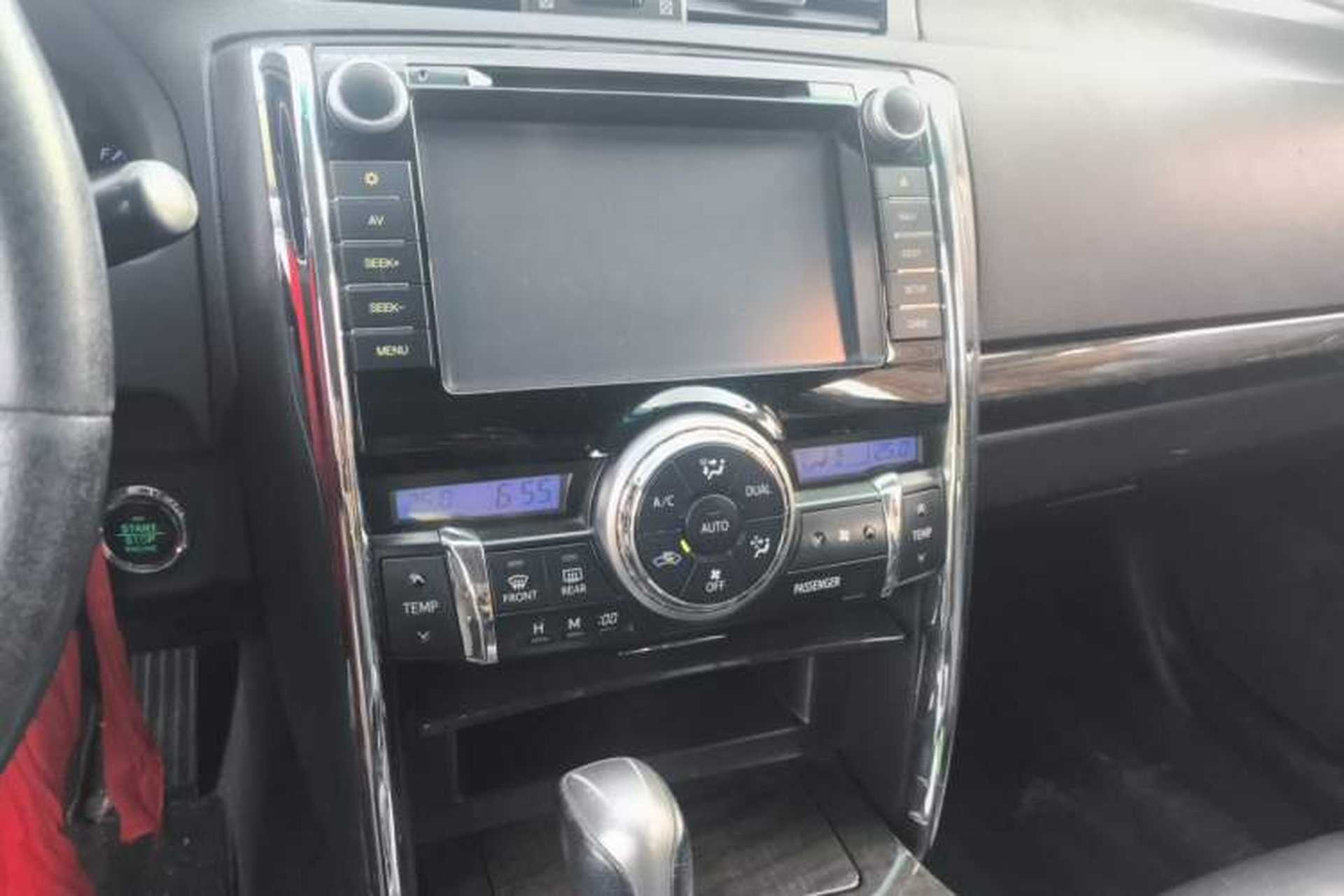 Used Toyota Reiz 2013 2.5V Elite Edition Audio And AC Panel