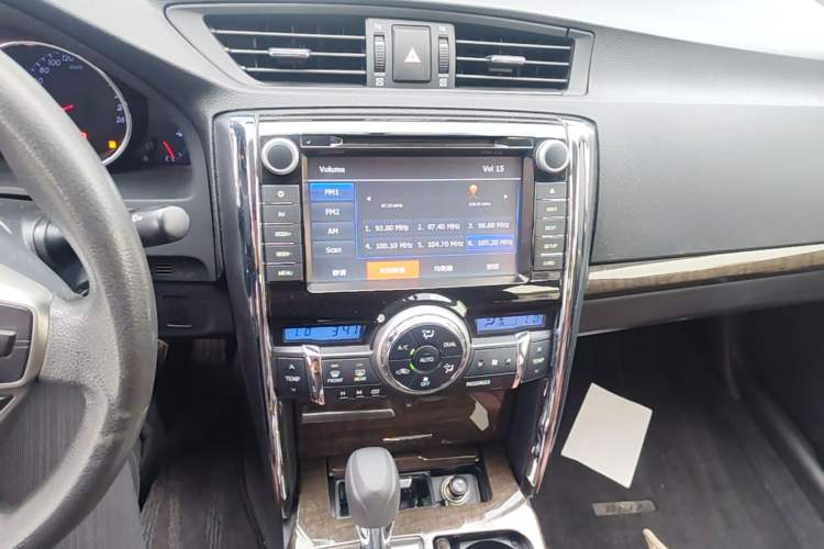 Used Toyota Reiz 2013 2.5S Elite Edition Audio And AC Panel