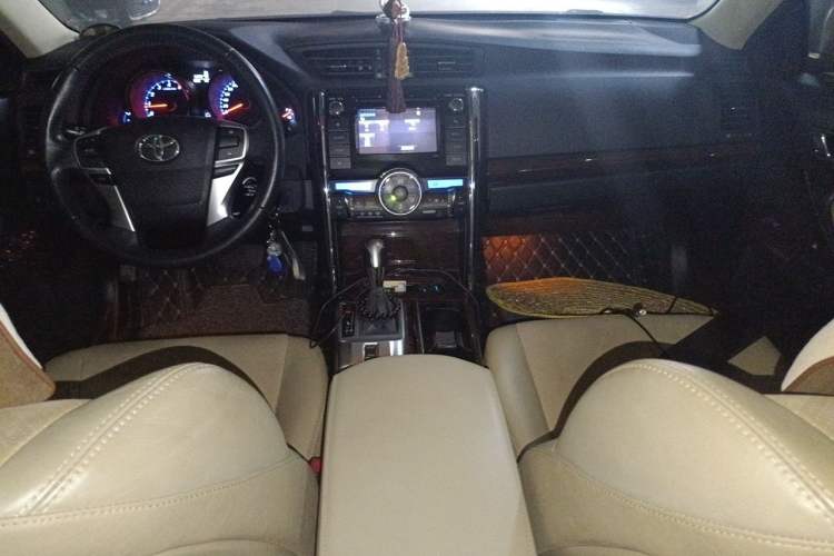 Used Toyota Reiz 2013 2.5V Shangrui Edition Center Console