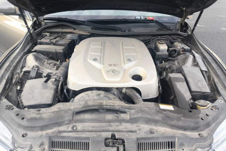Used Toyota Reiz 2013 2.5V Elite Edition Engine Bay