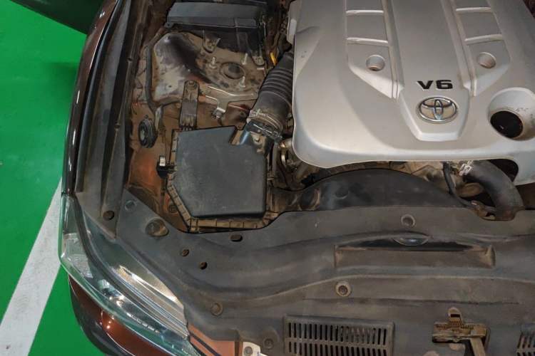 Used Toyota Reiz 2013 2.5V Elite Edition Engine Bay Right
