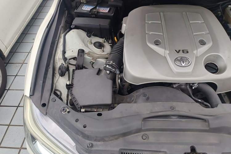 Used Toyota Reiz 2013 2.5S Elite Edition Engine Bay Right