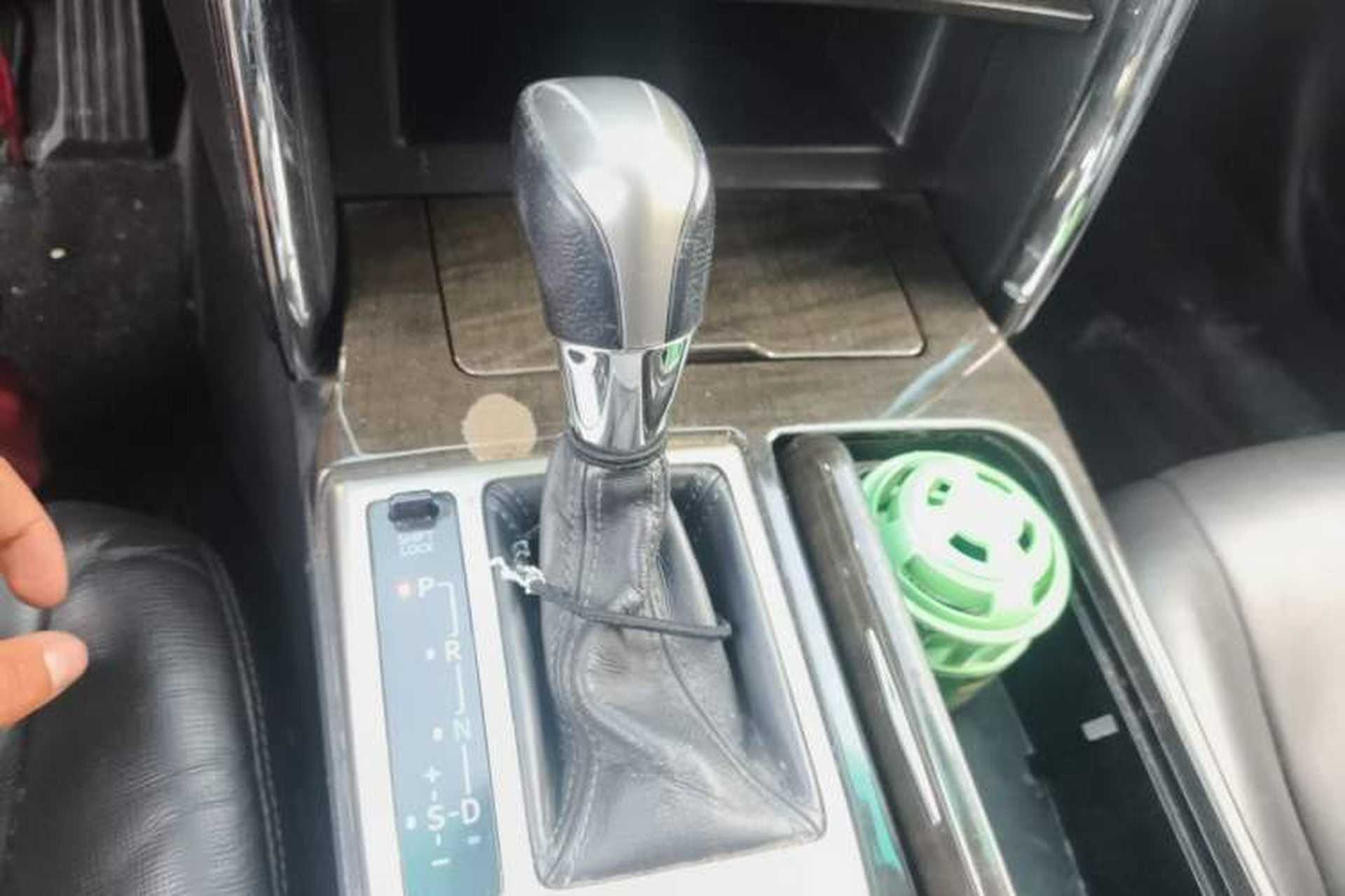 Used Toyota Reiz 2013 2.5V Elite Edition Gear Lever