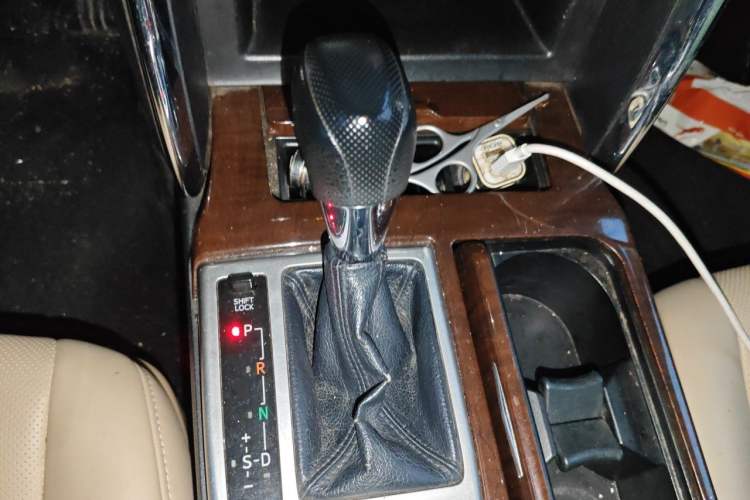 Used Toyota Reiz 2013 2.5S Elite Edition Gear Lever