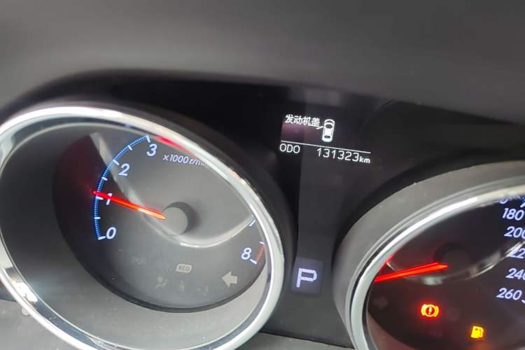 Used Toyota Reiz 2013 2.5S Elite Edition Odometer Close Up