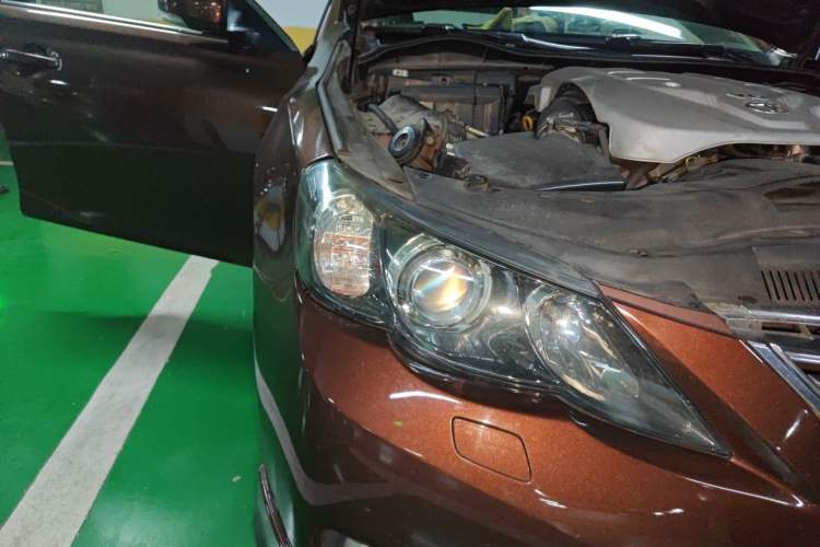 Used Toyota Reiz 2013 2.5V Elite Edition Right Front Headlight