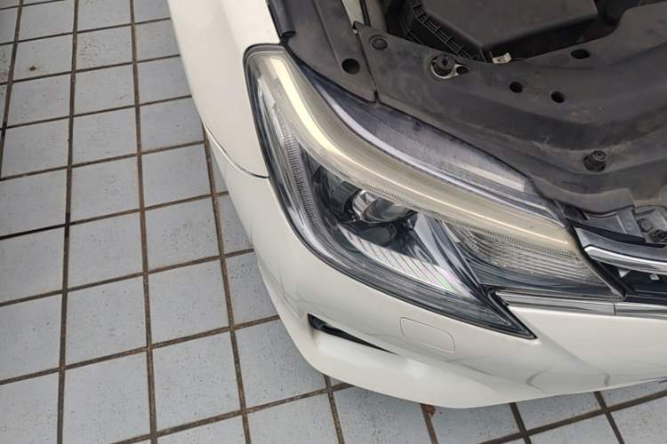 Used Toyota Reiz 2013 2.5S Elite Edition Right Front Headlight