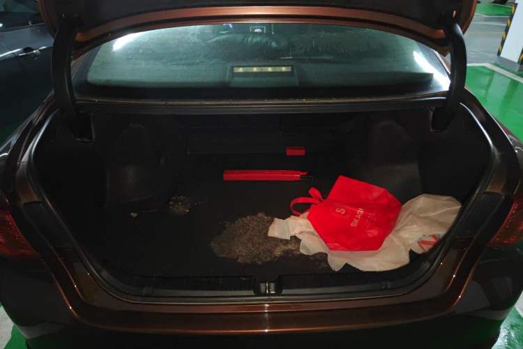 Used Toyota Reiz 2013 2.5V Elite Edition Trunk