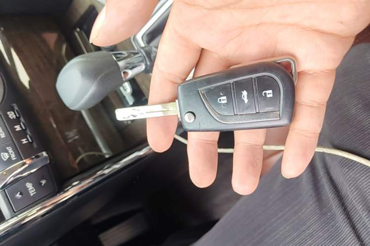 Used Toyota Reiz 2013 2.5S Elite Edition Vehicle Key