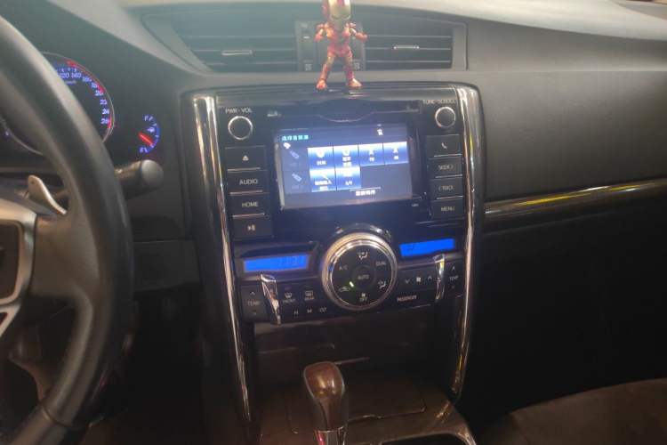 Used Toyota Reiz 2013 2.5S Elite Edition Audio And AC Panel