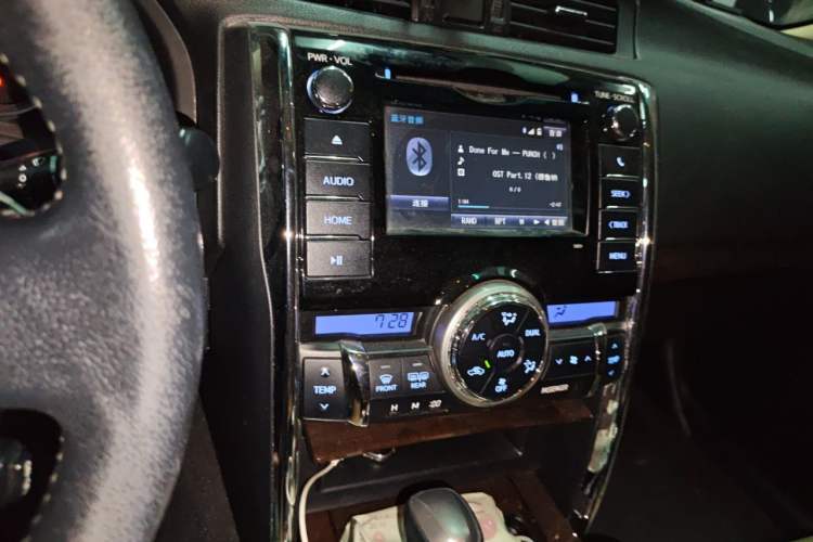 Used Toyota Reiz 2013 2.5V Supreme Edition Audio And AC Panel