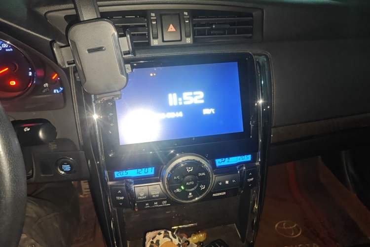 Used Toyota Reiz 2013 2.5V Supreme Edition Audio And AC Panel