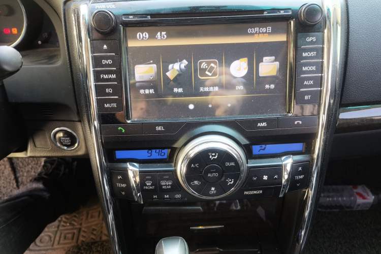 Used Toyota Reiz 2013 2.5V Supreme Edition Audio And AC Panel