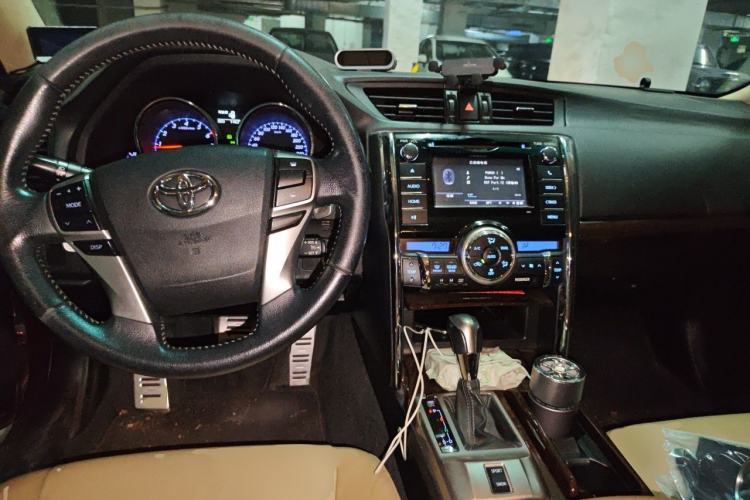 Used Toyota Reiz 2013 2.5V Supreme Edition Center Console