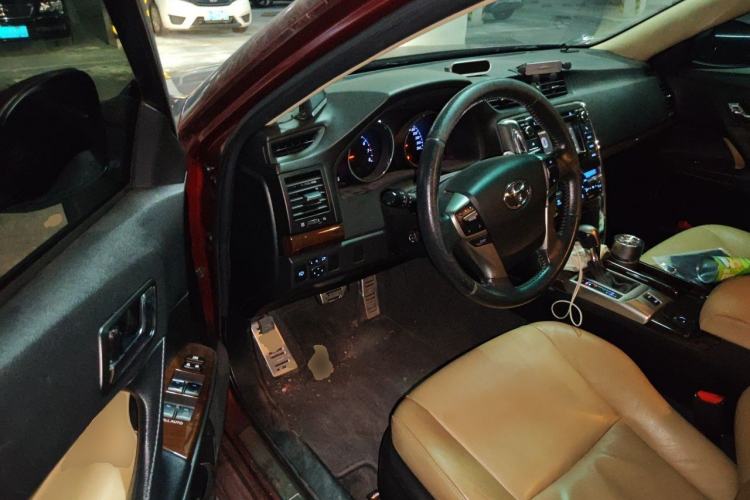 Used Toyota Reiz 2013 2.5V Supreme Edition Driver Seat