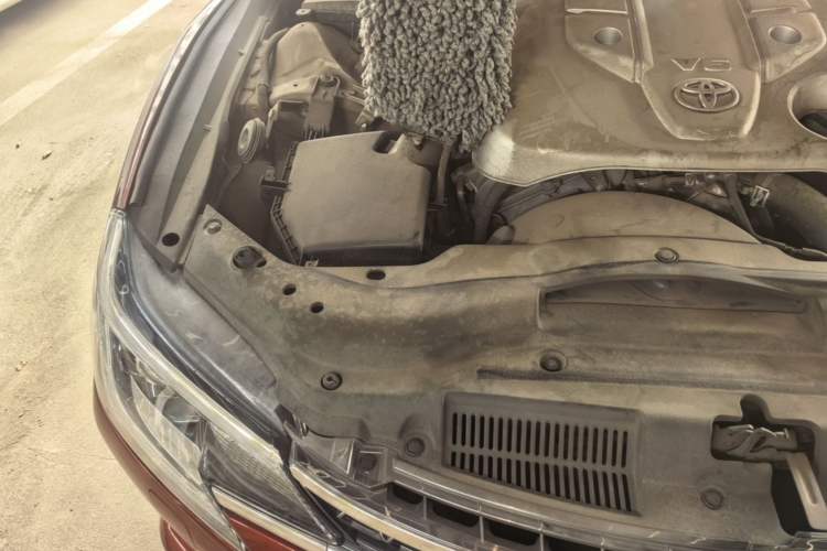 Used Toyota Reiz 2013 2.5V Elite Edition Engine Bay Right