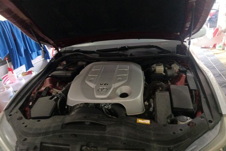Used Toyota Reiz 2013 2.5V Elite Edition Engine Bay