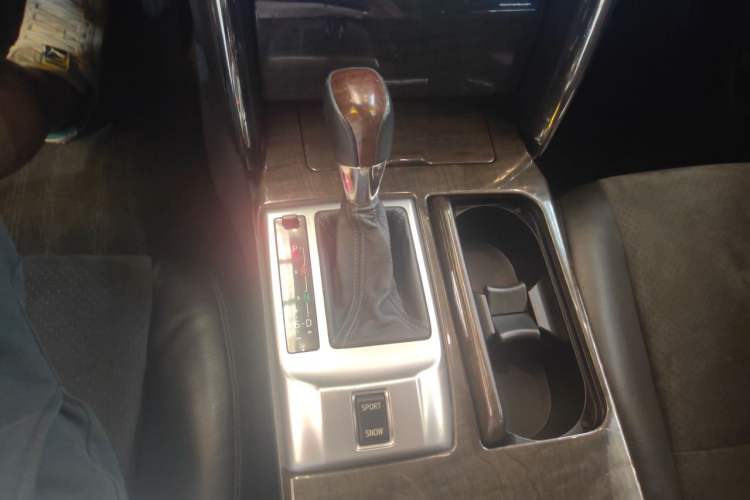 Used Toyota Reiz 2013 2.5S Elite Edition Gear Lever