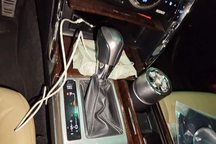 Used Toyota Reiz 2013 2.5V Supreme Edition Gear Lever
