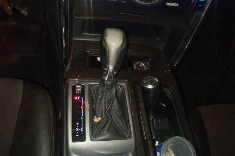 Used Toyota Reiz 2013 2.5V Shangrui Edition Gear Lever