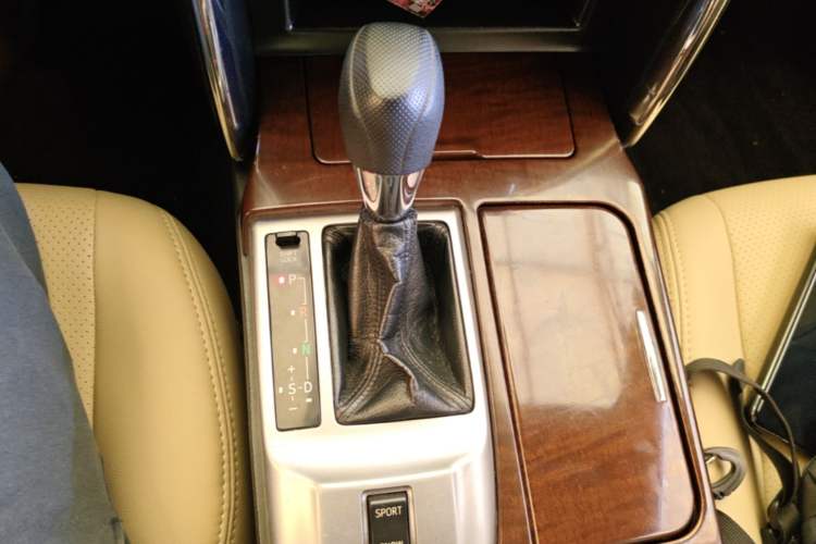 Used Toyota Reiz 2013 2.5S Elite Edition Gear Lever
