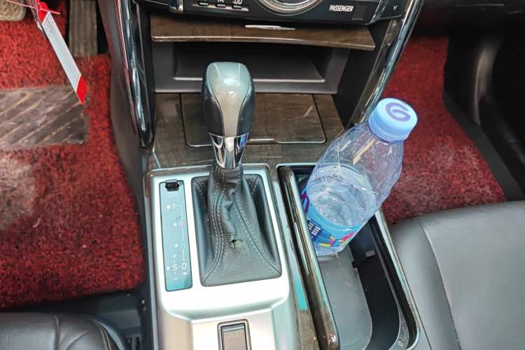 Used Toyota Reiz 2013 2.5V Elite Edition Gear Lever