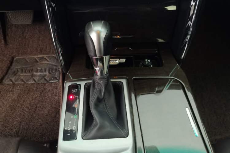 Used Toyota Reiz 2013 2.5V Shangrui Edition Gear Lever