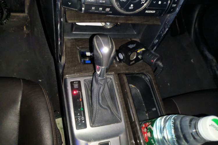Used Toyota Reiz 2013 2.5V Elite Edition Gear Lever