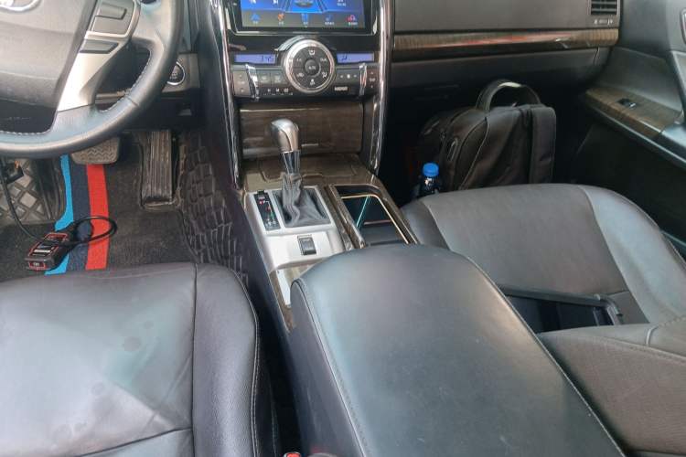 Used Toyota Reiz 2013 2.5V Elite Edition Gear Lever