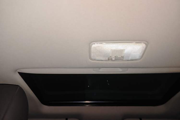 Used Toyota Reiz 2013 2.5V Supreme Edition Headliner