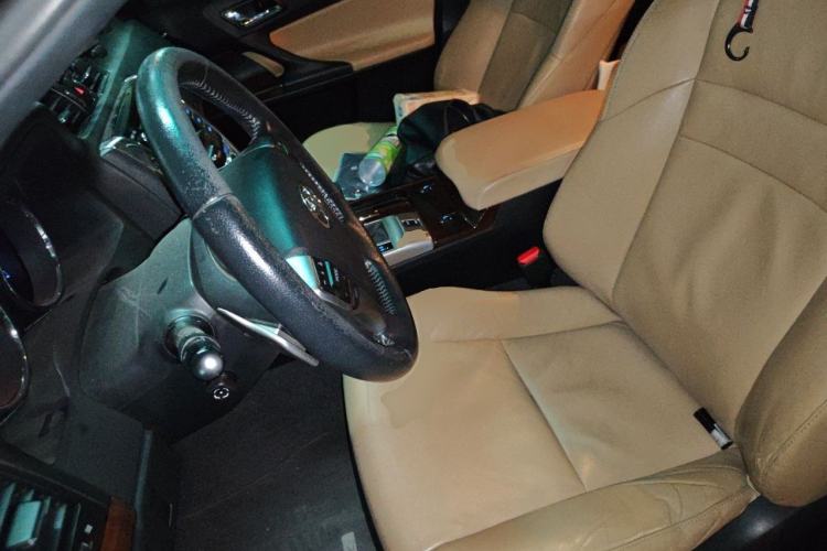 Used Toyota Reiz 2013 2.5V Supreme Edition Left Front Seat
