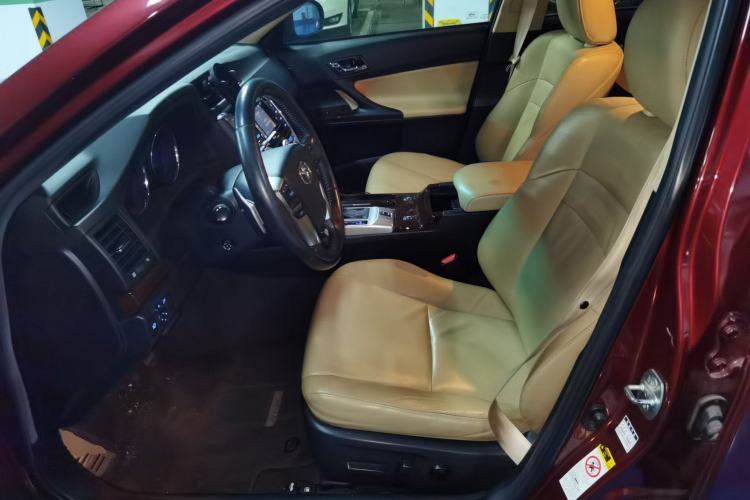 Used Toyota Reiz 2013 2.5V Supreme Edition Left Front Seat
