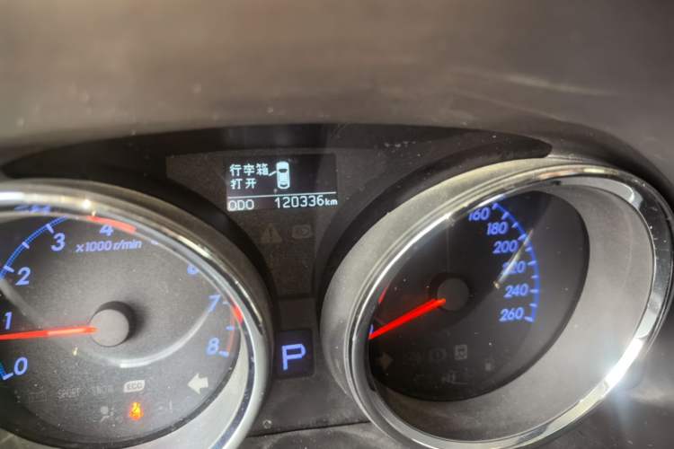 Used Toyota Reiz 2013 2.5V Elite Edition Odometer Close Up