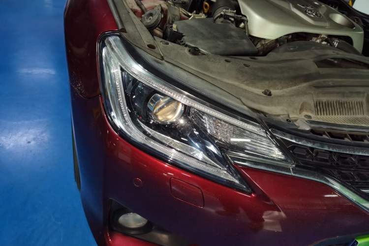 Used Toyota Reiz 2013 2.5V Supreme Edition Right Front Headlight