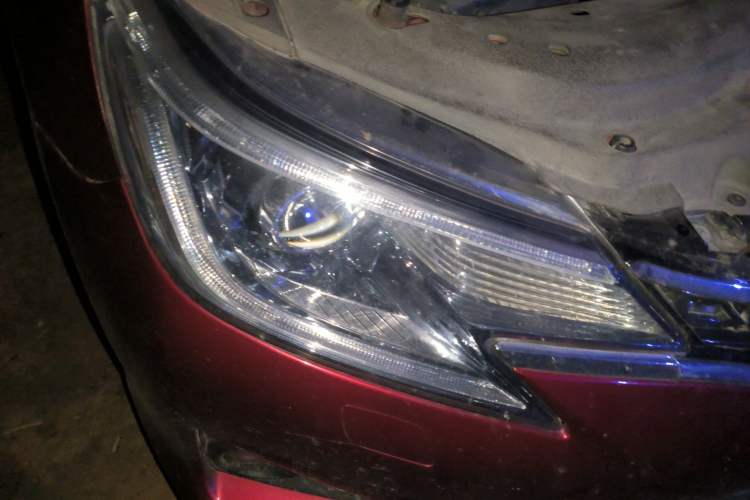 Used Toyota Reiz 2013 2.5V Elite Edition Right Front Headlight