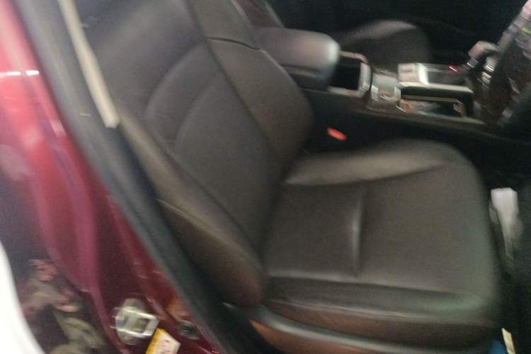 Used Toyota Reiz 2013 2.5V Elite Edition Right Front Seat