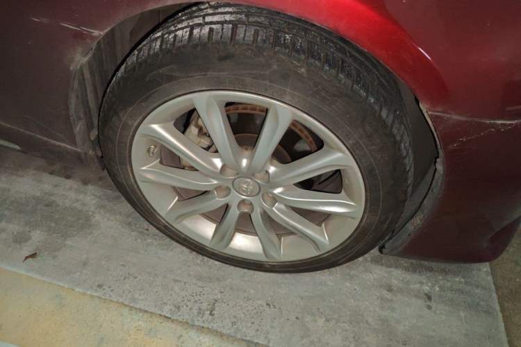 Used Toyota Reiz 2013 2.5V Supreme Edition Right Front Wheel Hub