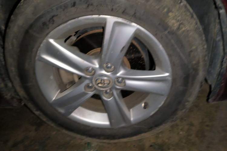 Used Toyota Reiz 2013 2.5V Elite Edition Right Front Wheel Hub