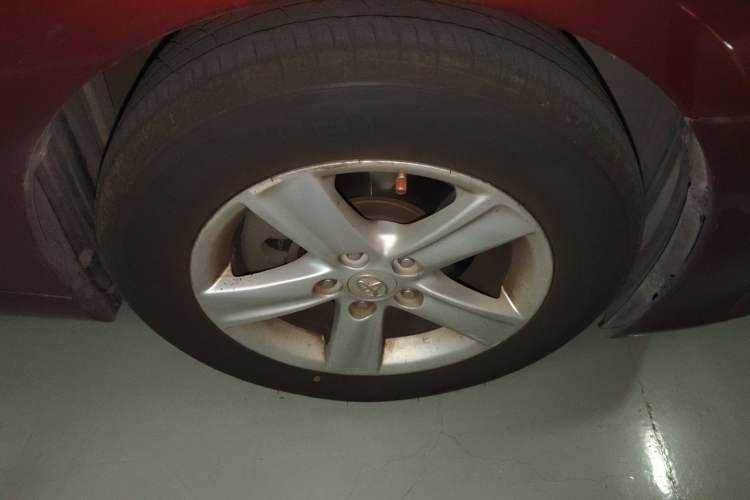 Used Toyota Reiz 2013 2.5V Elite Edition Right Front Wheel Hub
