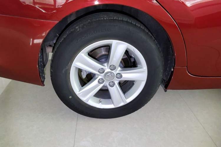 Used Toyota Reiz 2013 2.5V Elite Edition Right Rear Wheel Hub