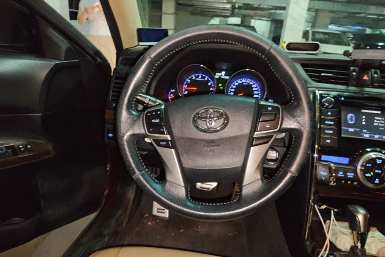 Used Toyota Reiz 2013 2.5V Supreme Edition Steering Wheel