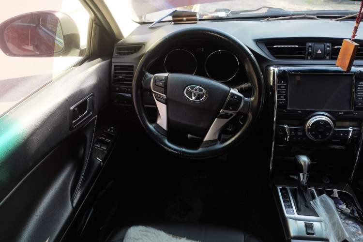 Used Toyota Reiz 2013 2.5V Supreme Edition Steering Wheel