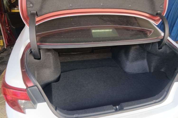 Used Toyota Reiz 2013 2.5V Elite Edition Trunk