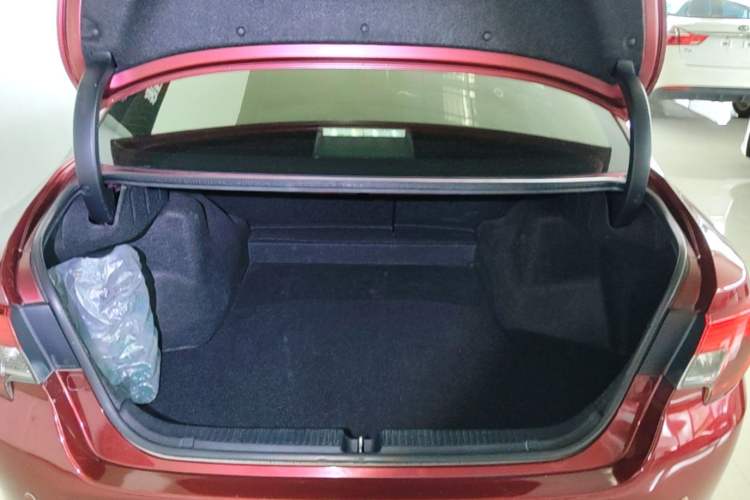 Used Toyota Reiz 2013 2.5V Elite Edition Trunk