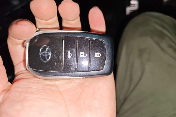 Used Toyota Reiz 2013 2.5V Supreme Edition Vehicle Key