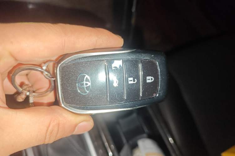 Used Toyota Reiz 2013 2.5V Supreme Edition Vehicle Key