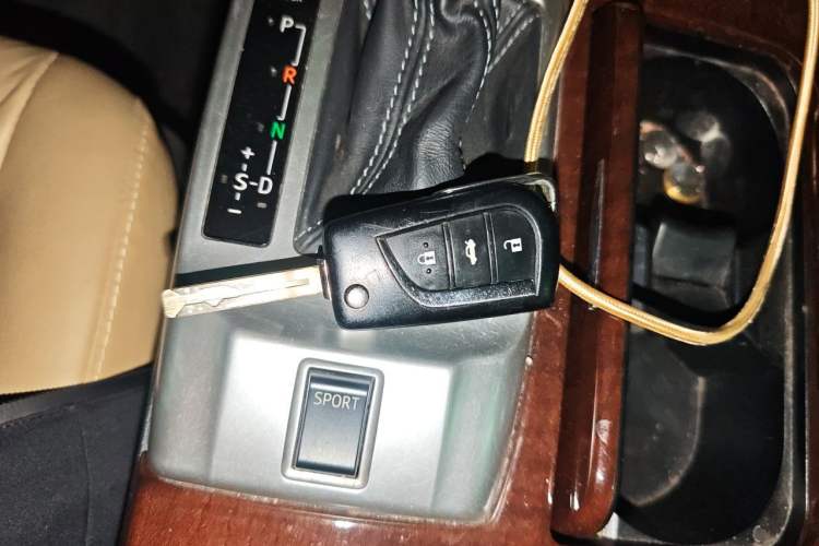 Used Toyota Reiz 2013 2.5V Elite Edition Vehicle Key