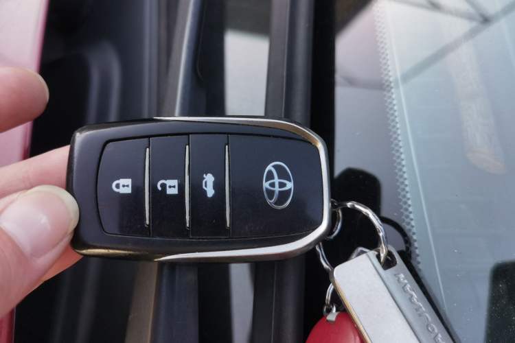 Used Toyota Reiz 2013 2.5V Supreme Edition Vehicle Key